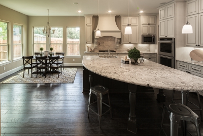 5815 Stratton Woods